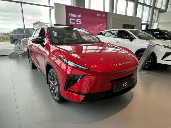 2026 Omoda C5 II, красный - вид 2