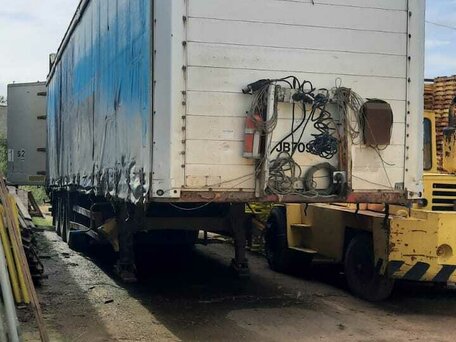 2001 Schmitz Cargobull S01, красный, 550000 рублей, вид 1