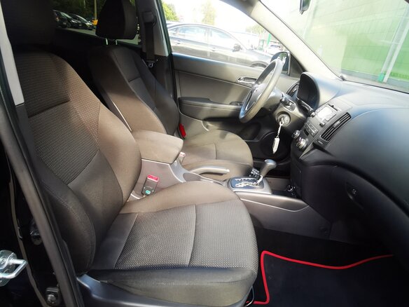 2011 Hyundai i30 I Рестайлинг, чёрный, 715000 рублей - вид 6