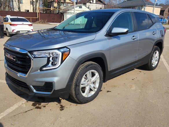 2024 GMC Terrain II Рестайлинг, серый, 3800000 рублей - вид 2