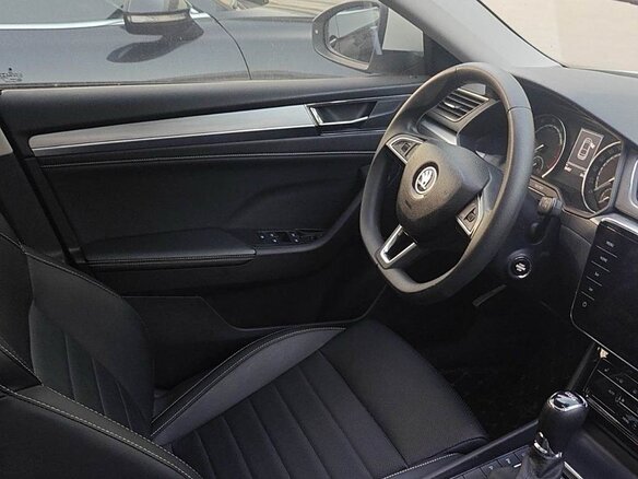 2021 Skoda Superb III Рестайлинг, чёрный, 2200000 рублей - вид 1