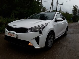 2021 Kia Rio IV Рестайлинг, белый, 1150000 рублей, вид 1