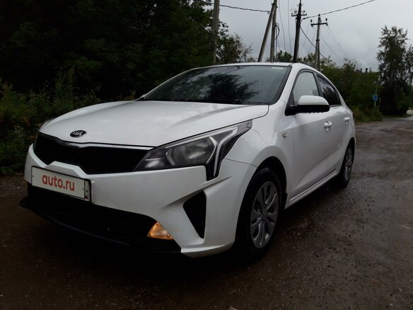 2021 Kia Rio IV Рестайлинг, белый, 1150000 рублей
