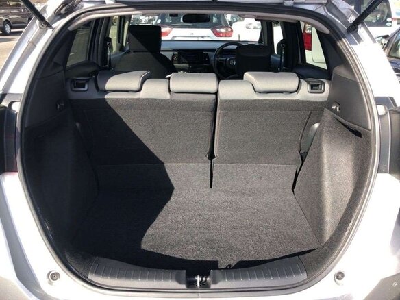 2023 Honda Fit IV Рестайлинг, серебристый, 1200000 рублей - вид 7