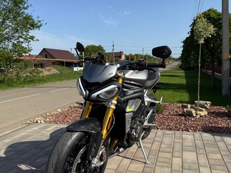 2022 Triumph Speed Triple, серый, 2000000 рублей, вид 2