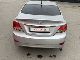 2012 Hyundai Solaris I, серебристый, 820000 рублей, вид 2