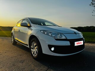 2014 Renault Megane III Рестайлинг, белый, 790000 рублей, вид 4