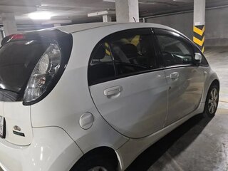 2010 Mitsubishi i-MiEV, белый, 650000 рублей, вид 3