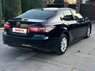 2018 Toyota Camry VIII (XV70), синий, 1890000 рублей, вид 3