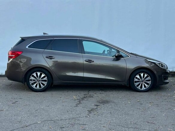 2017 Kia Ceed II Рестайлинг, коричневый, 1420000 рублей - вид 3