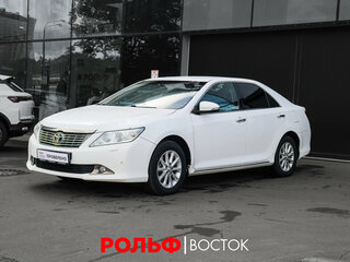 2013 Toyota Camry VII (XV50), белый, 1380000 рублей, вид 1