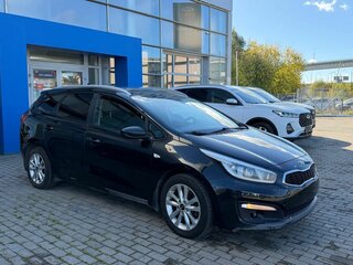 2017 Kia Ceed II Рестайлинг, белый, 899000 рублей, вид 3