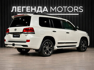 2020 Toyota Land Cruiser 200 Series Рестайлинг 2, белый, 7690000 рублей, вид 4