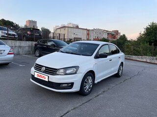 2017 Volkswagen Polo V Рестайлинг, белый, 460000 рублей, вид 1