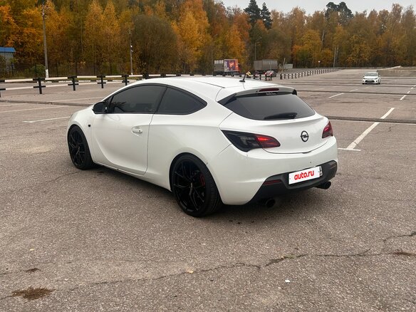 2013 Opel Astra GTC J Рестайлинг, белый - вид 3