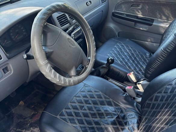 2003 Kia Rio I Рестайлинг, серебристый, 180000 рублей - вид 6