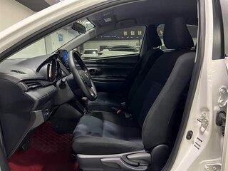 2022 Toyota Yaris IV, белый, 1170000 рублей, вид 2