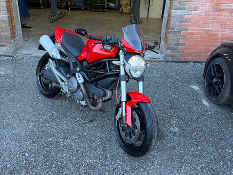 2008 Ducati Monster 696, красный, 420000 рублей, вид 1