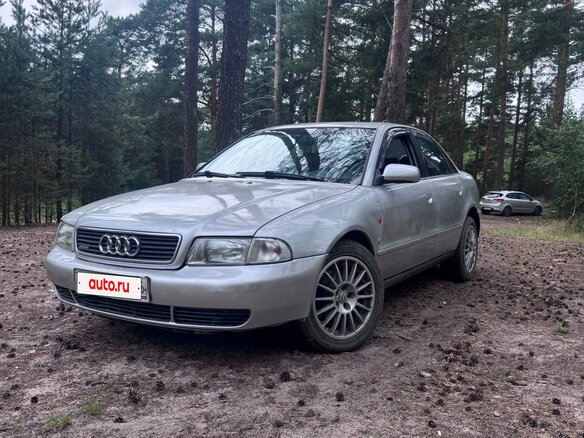 1996 Audi A4 I (B5), серебристый