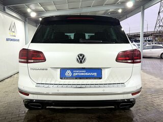 2017 Volkswagen Touareg II Рестайлинг, белый, 3199000 рублей, вид 4