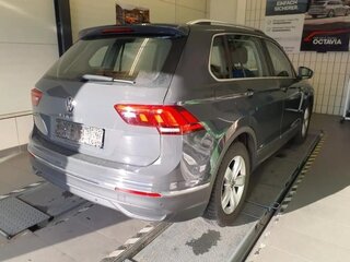 2022 Volkswagen Tiguan II Рестайлинг, серый, 2292000 рублей, вид 4