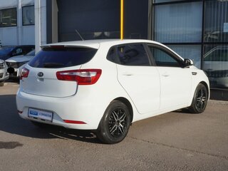 2013 Kia Rio III, белый, 728700 рублей, вид 5