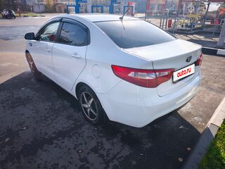 2013 Kia Rio III, белый, 725000 рублей, вид 4