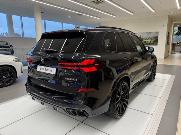 2026 BMW X5 M60i IV (G05/G18) Рестайлинг, чёрный, 19990000 рублей - вид 3