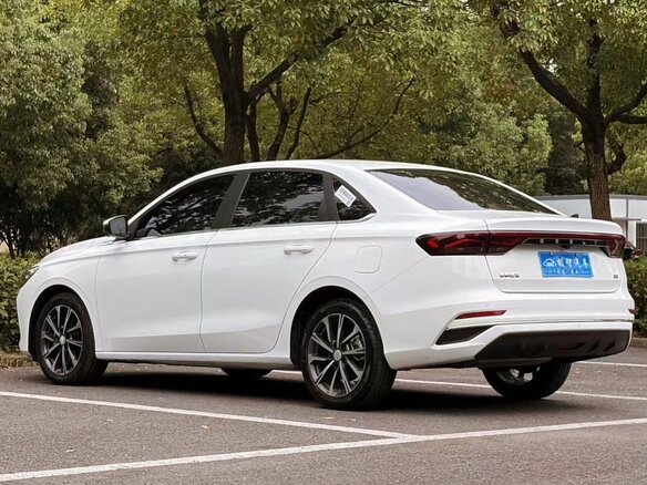 2026 Geely Emgrand III, белый, 1577700 рублей - вид 6