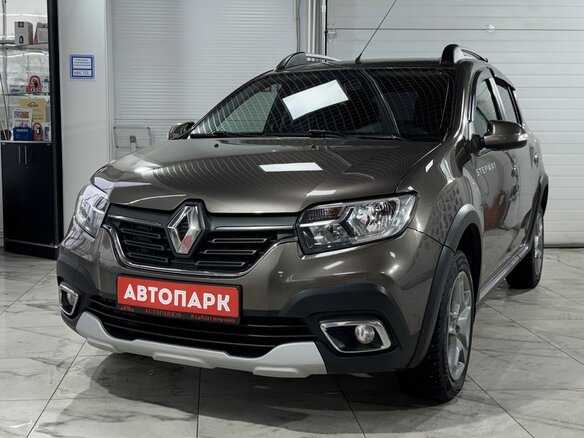 2020 Renault Sandero Stepway II Рестайлинг, коричневый, 1179000 рублей - вид 1
