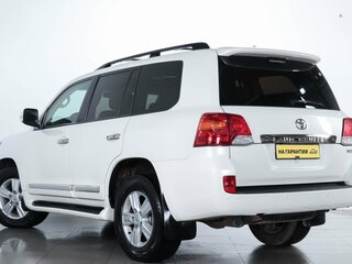 2013 Toyota Land Cruiser 200 Series Рестайлинг 1, белый, 4029000 рублей, вид 4