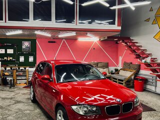 2009 BMW 1 серии 116i I (E81/E82/E87/E88) Рестайлинг, красный, 700000 рублей, вид 1