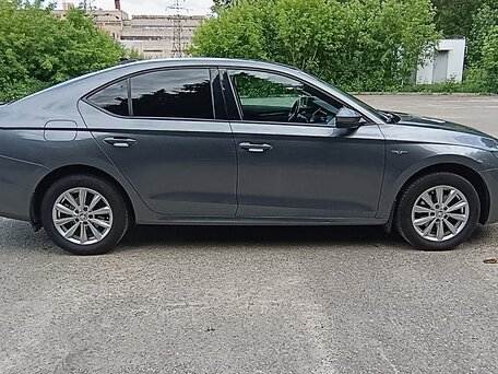 2021 Skoda Octavia IV (A8), серый, 2430000 рублей, вид 4