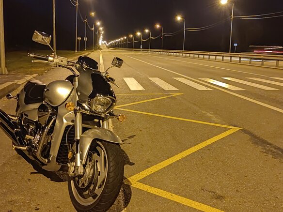 2006 Suzuki Boulevard M109R, серебристый, 900000 рублей - вид 4