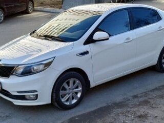 2015 Kia Rio III Рестайлинг, белый, 950000 рублей, вид 1