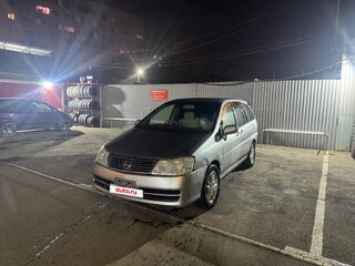 2001 Nissan Liberty, серебристый, 330000 рублей, вид 1