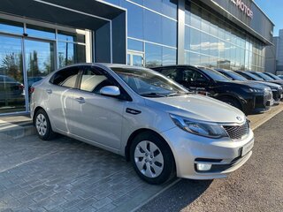 2016 Kia Rio III Рестайлинг, серебристый, 1050000 рублей, вид 3