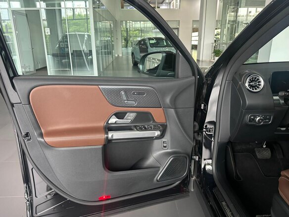2026 Mercedes-Benz GLB 200 I (X247) Рестайлинг, чёрный, 4860000 рублей - вид 13