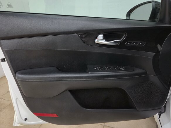 2021 Kia Cerato IV, белый, 2025000 рублей - вид 6