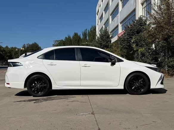 2022 Toyota Corolla XII (E210) Рестайлинг, белый, 1500000 рублей - вид 4