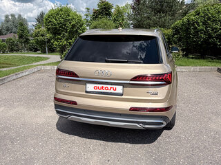 2021 Audi Q7 45 TDI II (4M) Рестайлинг, бежевый, 6000000 рублей, вид 4