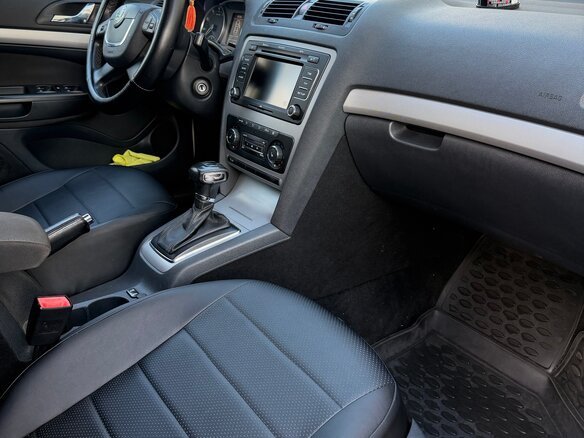 2013 Skoda Octavia II (A5) Рестайлинг, белый, 858000 рублей - вид 14