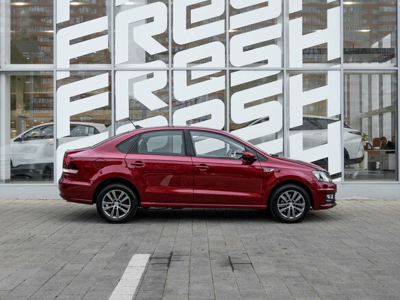 2019 Volkswagen Polo V Рестайлинг, красный - вид 4