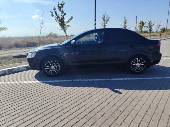 2007 Mitsubishi Lancer X, чёрный - вид 2