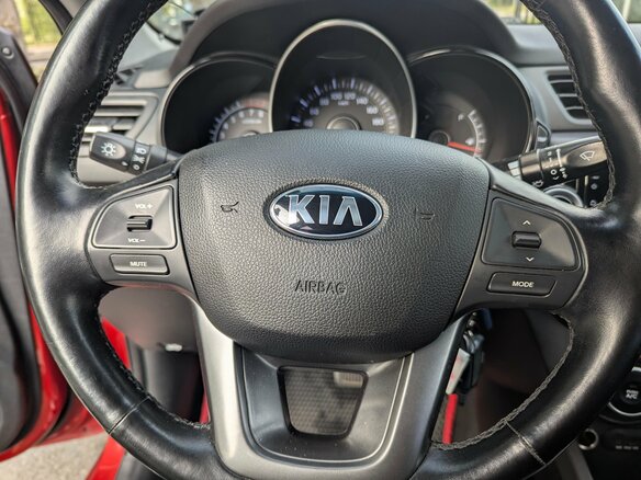2014 Kia Rio III, красный, 888000 рублей - вид 12