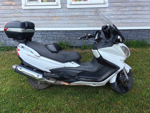 2013 Suzuki Burgman (SkyWave) 650, белый, 645000 рублей - вид 3