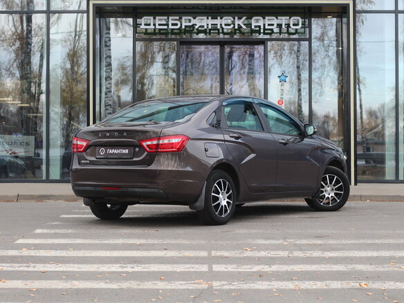 2017 Lada (ВАЗ) Vesta I, коричневый, 945000 рублей - вид 2