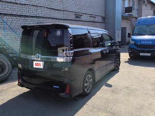 2018 Toyota Voxy III (R80) Рестайлинг, чёрный, 2550000 рублей, вид 2