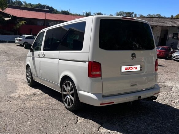 2013 Volkswagen Multivan T5 Рестайлинг, белый, 4500000 рублей - вид 3