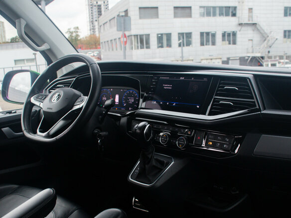 2019 Volkswagen Multivan T6 Рестайлинг, чёрный, 6500000 рублей - вид 13